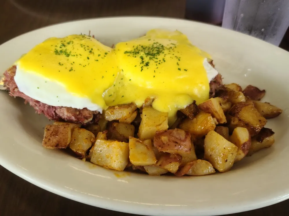 The Happy Irishman Eggs Benedict
